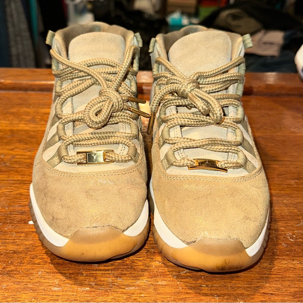 Women’s air Jordan 11 neutral olive size 7